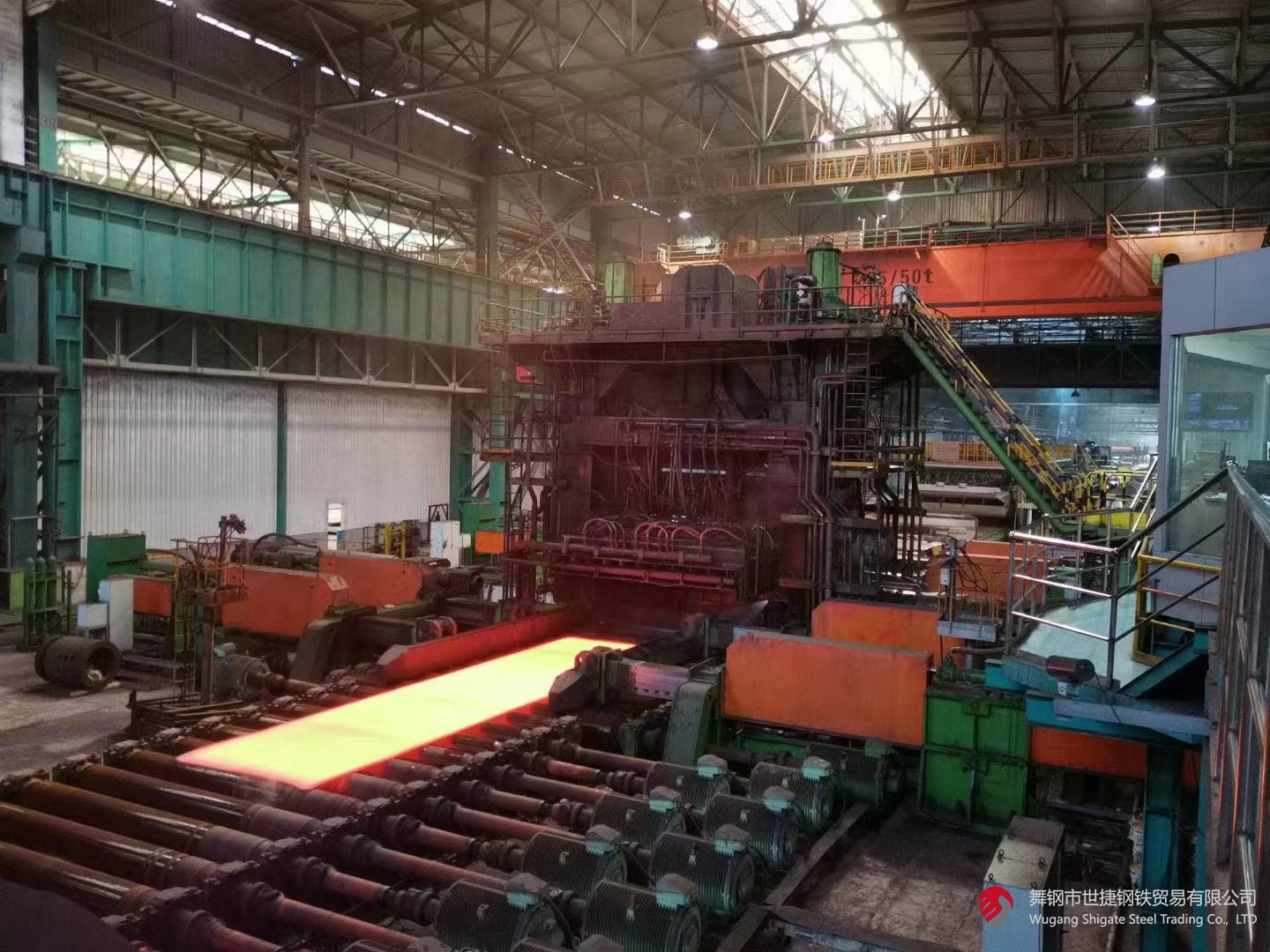 10月17日，河鋼集團(tuán)舞鋼公司實施工藝創(chuàng)新研發(fā)的鍋爐及壓力容器板鋼板Q370R發(fā)往客戶，將用于浙江某重點新能源項目的關(guān)鍵部位。此單合同的順利完成，標(biāo)志著舞鋼在該類鋼板研發(fā)領(lǐng)域取得新突破：產(chǎn)品交貨期明顯縮短，產(chǎn)品各項性能指標(biāo)躍上一個新高度。