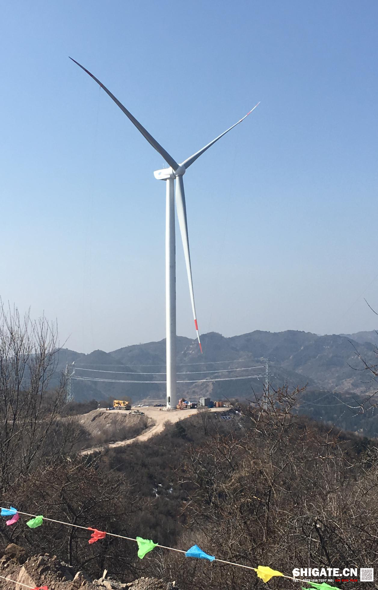 8月28日，河鋼集團舞鋼公司為國電電力發(fā)展股份有限公司（以下簡稱國電）生產(chǎn)的3000余噸風(fēng)電用鋼順利發(fā)往客戶，將用于云南宣威西澤風(fēng)電項目塔筒制造。舞鋼憑著快捷的合同交貨和優(yōu)良的產(chǎn)品質(zhì)量得到客戶高度肯定。該客戶也是舞鋼8月份新開發(fā)的直供客戶之一。