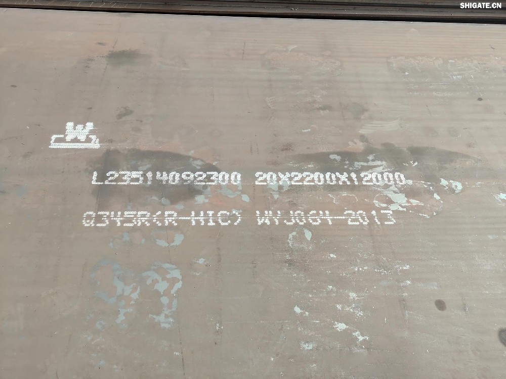 11月29日，河鋼集團舞鋼公司研發(fā)生產的一批超長容器鋼板順利通過馬來西亞客戶的現場見證檢驗，各項性能指標完全優(yōu)于合同要求，將如期發(fā)往客戶，用于馬來西亞某清潔能源項目的天然氣管道制作。  集團強調，要突出“四個更加關注”，堅定不移貼近市場和客戶，充分釋放區(qū)位、裝備、技術等優(yōu)勢，加快由生產型企業(yè)向“制造+服務”型企業(yè)轉變。舞鋼深入貫徹落實集團工作要求，充分利用在寬厚板領域的技術優(yōu)勢，貼近市場需求，突出“四個更加關注”，做好針對海外客戶的技術服務，穩(wěn)步拓寬舞鋼寬厚板的海外市場。