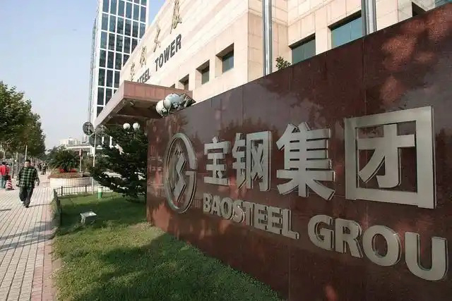 鋼鐵行業(yè)是全球工業(yè)體系中的重要支柱之一,其產(chǎn)品廣泛應(yīng)用于基礎(chǔ)設(shè)施建設(shè)、機(jī)械制造、汽車工業(yè)等領(lǐng)域。隨著全球工業(yè)化進(jìn)程的不斷深入,鋼鐵行業(yè)呈現(xiàn)出國(guó)際化競(jìng)爭(zhēng)格局。在眾多鋼鐵制造企業(yè)中,有6家公司以其出色的經(jīng)營(yíng)業(yè)績(jī)和強(qiáng)大的市場(chǎng)地位脫穎而出,成為了世界鋼鐵制造業(yè)的領(lǐng)軍企業(yè)。