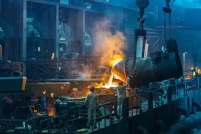 鋼鐵行業(yè)是全球工業(yè)體系中的重要支柱之一,其產(chǎn)品廣泛應(yīng)用于基礎(chǔ)設(shè)施建設(shè)、機(jī)械制造、汽車工業(yè)等領(lǐng)域。隨著全球工業(yè)化進(jìn)程的不斷深入,鋼鐵行業(yè)呈現(xiàn)出國(guó)際化競(jìng)爭(zhēng)格局。在眾多鋼鐵制造企業(yè)中,有6家公司以其出色的經(jīng)營(yíng)業(yè)績(jī)和強(qiáng)大的市場(chǎng)地位脫穎而出,成為了世界鋼鐵制造業(yè)的領(lǐng)軍企業(yè)。