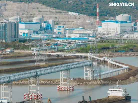 1月1日，國(guó)務(wù)院國(guó)資委新聞中心發(fā)布2024年度央企十大“超級(jí)工程”和央企十大“國(guó)之重器”，河鋼集團(tuán)舞鋼公司參與研制的我國(guó)首個(gè)工業(yè)用途核能供汽項(xiàng)目“和氣一號(hào)”和中俄東線天然氣管道工程、中國(guó)南極秦嶺站，我國(guó)自主設(shè)計(jì)建造的首艘大洋鉆探船“夢(mèng)想”號(hào)、亞洲首艘圓筒型海上油氣加工廠“?？惶?hào)”、我國(guó)自主研制的更大直徑盾構(gòu)機(jī)“江海號(hào)”分別入選。  2024年以來，舞鋼公司深入落實(shí)“1127”工作規(guī)劃，堅(jiān)持“以客戶需求為導(dǎo)向”，大力推進(jìn)技術(shù)營(yíng)銷，奮力拓展市場(chǎng)；強(qiáng)化科技創(chuàng)新驅(qū)動(dòng)，以填補(bǔ)國(guó)內(nèi)市場(chǎng)空白為目標(biāo)，研發(fā)更多具有舞鋼特色的新產(chǎn)品，助力國(guó)家“超級(jí)工程”建設(shè)和“大國(guó)重器”制造。