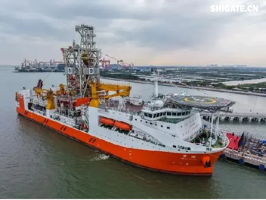 1月1日，國(guó)務(wù)院國(guó)資委新聞中心發(fā)布2024年度央企十大“超級(jí)工程”和央企十大“國(guó)之重器”，河鋼集團(tuán)舞鋼公司參與研制的我國(guó)首個(gè)工業(yè)用途核能供汽項(xiàng)目“和氣一號(hào)”和中俄東線天然氣管道工程、中國(guó)南極秦嶺站，我國(guó)自主設(shè)計(jì)建造的首艘大洋鉆探船“夢(mèng)想”號(hào)、亞洲首艘圓筒型海上油氣加工廠“?？惶?hào)”、我國(guó)自主研制的更大直徑盾構(gòu)機(jī)“江海號(hào)”分別入選。  2024年以來，舞鋼公司深入落實(shí)“1127”工作規(guī)劃，堅(jiān)持“以客戶需求為導(dǎo)向”，大力推進(jìn)技術(shù)營(yíng)銷，奮力拓展市場(chǎng)；強(qiáng)化科技創(chuàng)新驅(qū)動(dòng)，以填補(bǔ)國(guó)內(nèi)市場(chǎng)空白為目標(biāo)，研發(fā)更多具有舞鋼特色的新產(chǎn)品，助力國(guó)家“超級(jí)工程”建設(shè)和“大國(guó)重器”制造。