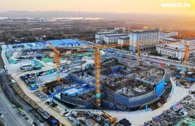 舞鋼公司深入貫徹落實(shí)集團(tuán)戰(zhàn)略部署，緊盯客戶的需求，發(fā)揮自身技術(shù)優(yōu)勢(shì)，研發(fā)生產(chǎn)更多的特種鋼板，打造更多的“國(guó)之重器”。針對(duì)客戶志在通過(guò)該項(xiàng)目打造“世界首個(gè)緊湊型聚變能實(shí)驗(yàn)裝置”的目標(biāo)，舞鋼公司效益產(chǎn)品攻關(guān)團(tuán)隊(duì)不斷優(yōu)化營(yíng)銷方案，通過(guò)提供“一攬子”解決方案，贏得了客戶的認(rèn)可。在研發(fā)過(guò)程中，公司優(yōu)化工藝方案，在軋制環(huán)節(jié)增加兩項(xiàng)創(chuàng)新措施，并強(qiáng)化質(zhì)量過(guò)程管控，確保了鋼板表面質(zhì)量和內(nèi)部質(zhì)量全部?jī)?yōu)于客戶需求，并按期交貨。