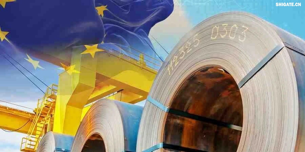 你聽(tīng)說(shuō)過(guò)歐洲"鋼鐵心臟"萎縮的消息嗎？為什么曾經(jīng)強(qiáng)大的歐盟鋼鐵產(chǎn)業(yè)如今正在迅速崩塌？特朗普政府重啟的25%鋼鐵關(guān)稅究竟給歐洲造成了多大沖擊？在全球貿(mào)易保護(hù)主義重燃的今天，歐盟的慘痛教訓(xùn)對(duì)中國(guó)有何警示意義？數(shù)據(jù)顯示，2025年一季度，歐盟對(duì)美鋼鐵出口同比驟降42%，損失約150萬(wàn)噸訂單和45億歐元收入。與此同時(shí)，中國(guó)鋼鐵卻逆勢(shì)增長(zhǎng)，2024年出口量突破1.11億噸，創(chuàng)下8年來(lái)新高。這背后有哪些產(chǎn)業(yè)鏈布局的深層差異？中國(guó)又該如何從歐盟的失敗中吸取經(jīng)驗(yàn)，打贏未來(lái)全球貿(mào)易的三大突圍戰(zhàn)？